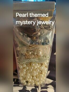PEARL THEMED Mystery Jewelry Set - White Pearls In Clear Vase